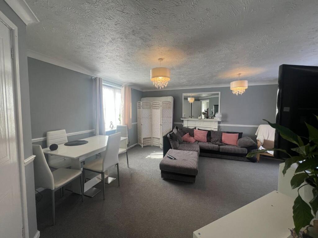 Lounge1.JPG