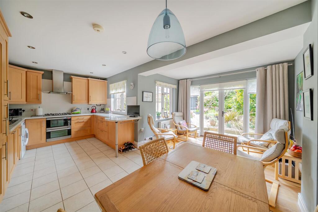 Kitchen/dining/garden room