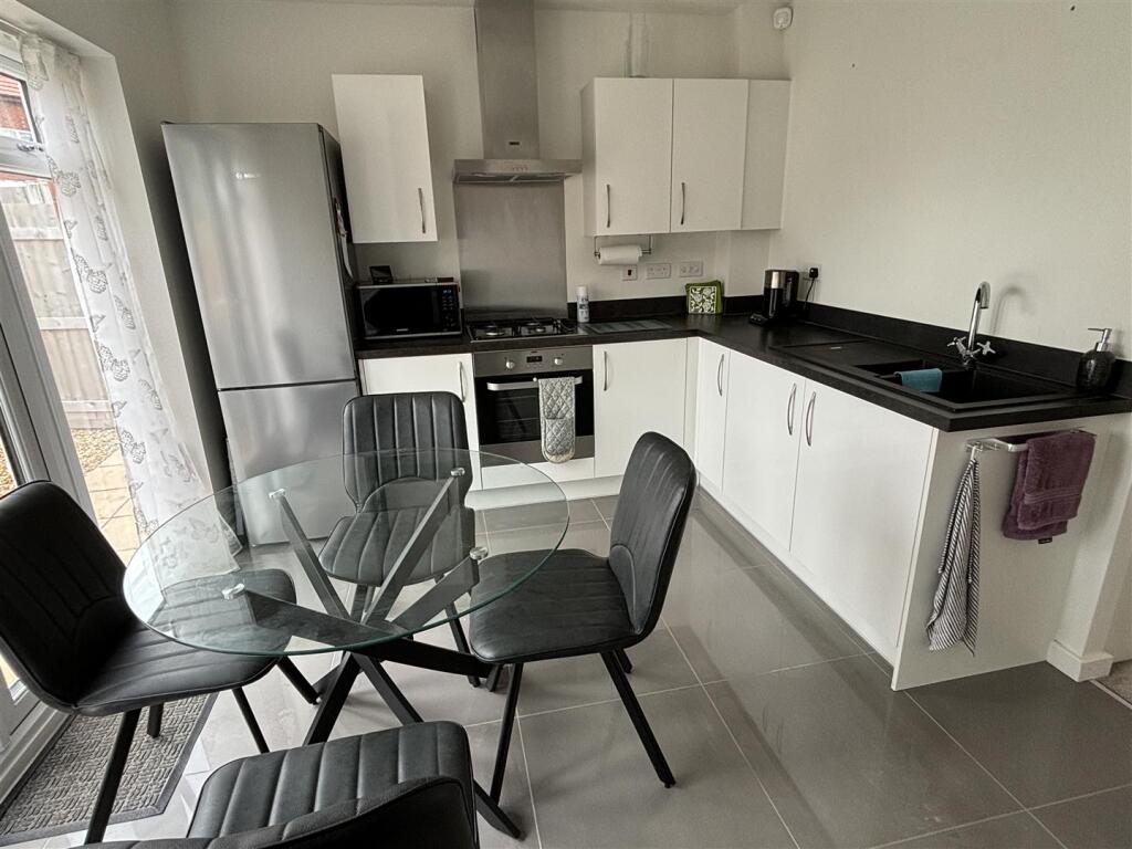 Dining kitchen