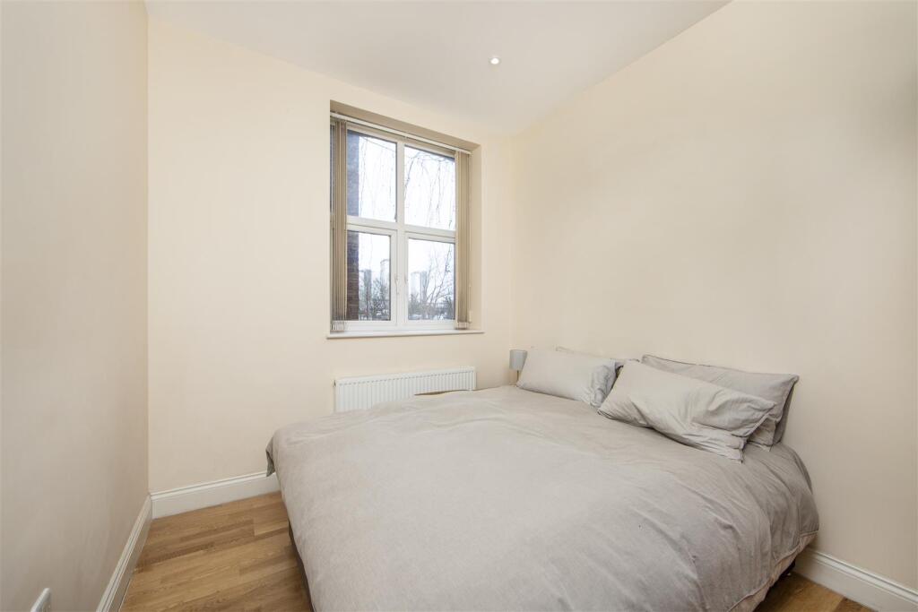 Woodstock Grove - bed.jpg