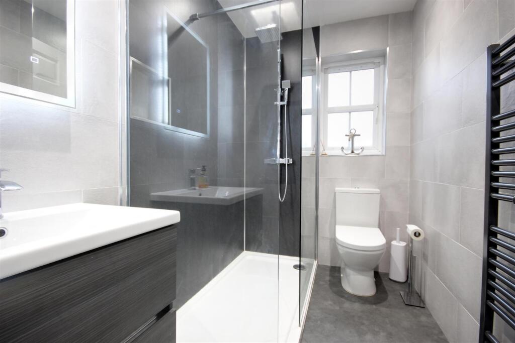 SHOWER ROOM/W.C.