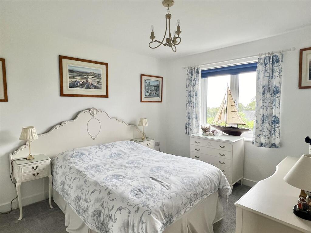 Bedroom 3: