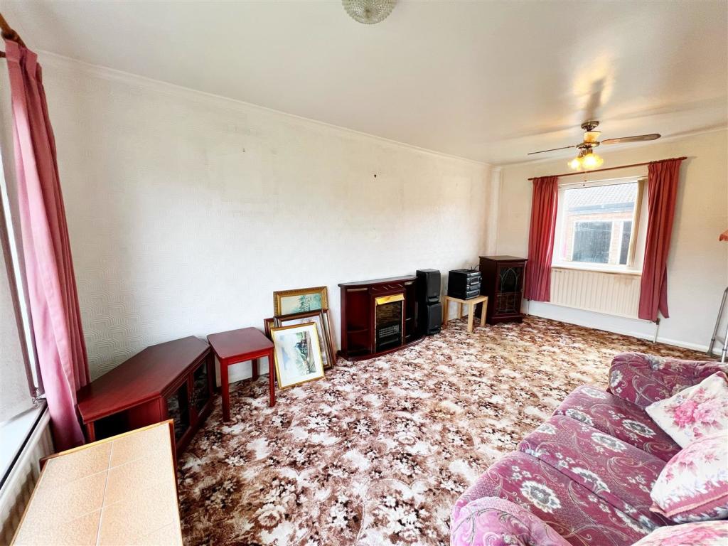 Lounge 3.jpg