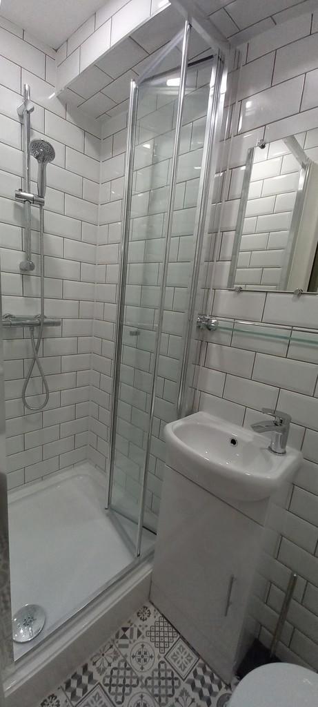 ROOM 3 EN-SUITE 