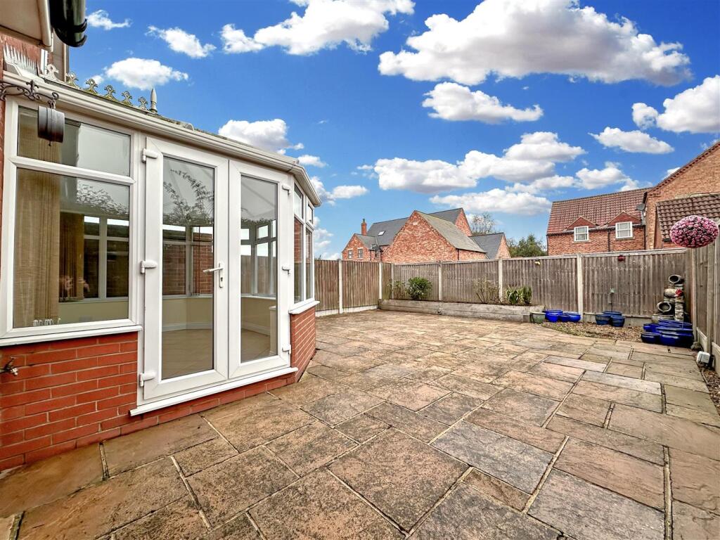 Well-Appointed Rear Garden 384