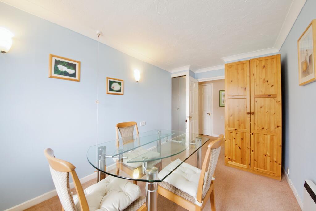 Bedroom/Dining Room