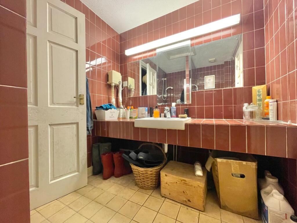 Pool Shower Room and Cloakroom