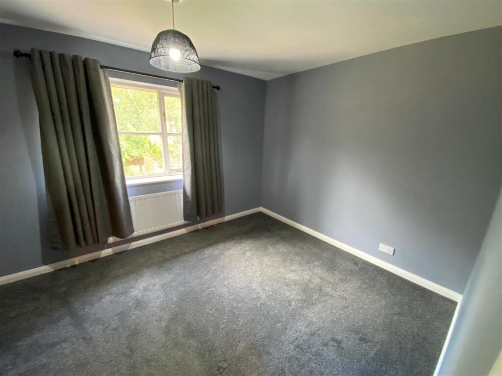 Bedroom..jpg