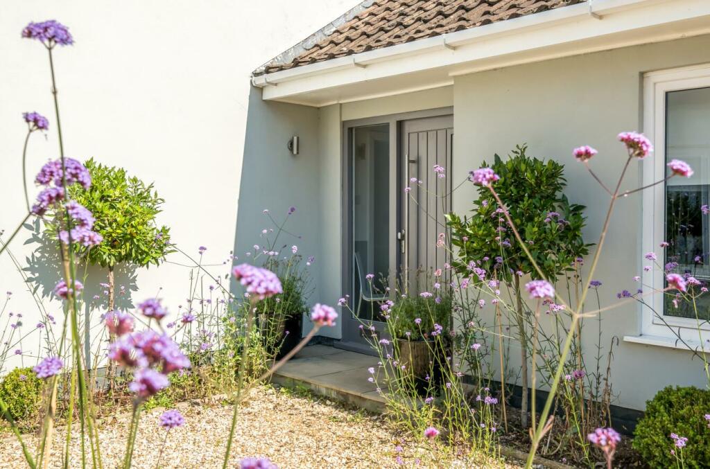 Longrood Road, Rugby