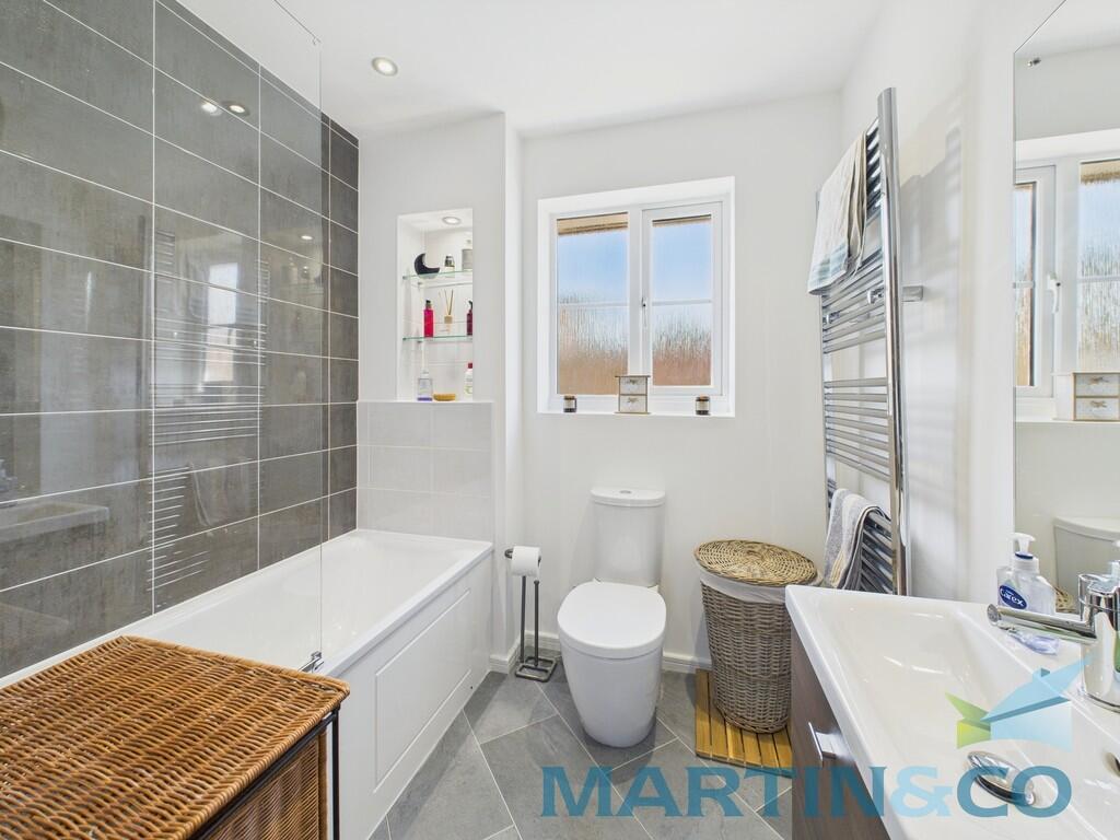 CAM01870G0-PR0162...