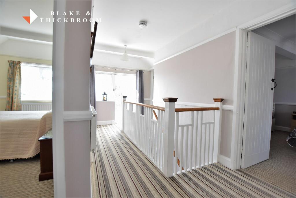 FIRST FLOOR SPLIT LEVEL GALLERIED LANDING