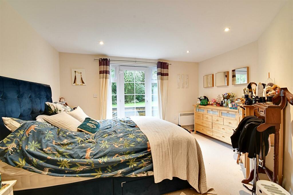 Bedroom 1.jpg