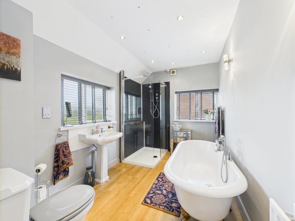 bath &amp; shower room