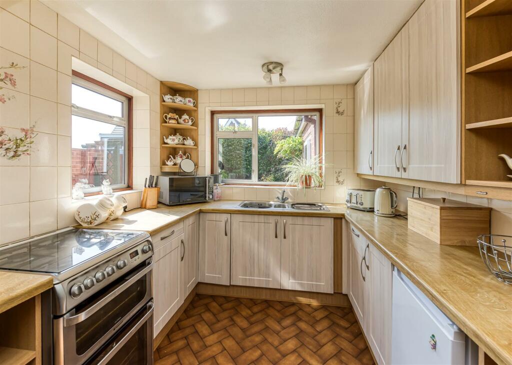 20 Chestnut Drive-kitchen2.jpg