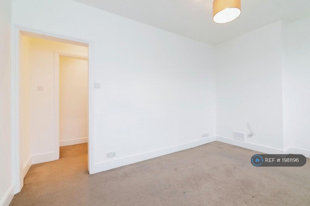 1st Bedroom - Landin