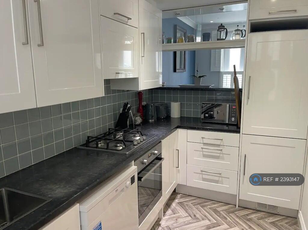 Fully Fitted Kitchen, New Dishwasher