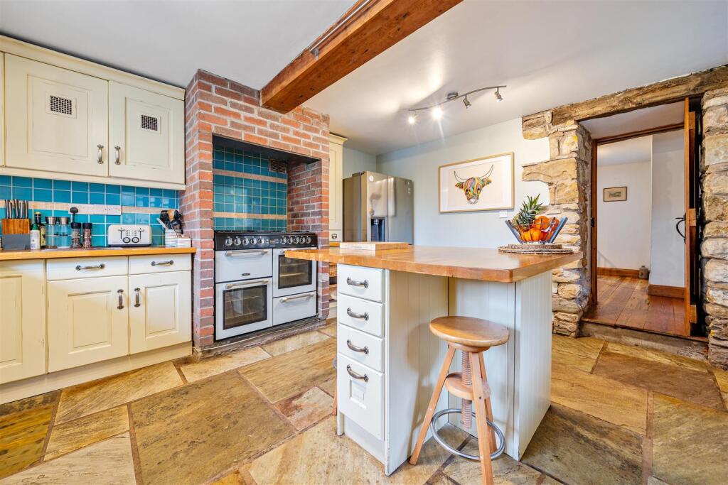 KITCHEN / BREAKFAST ROOM