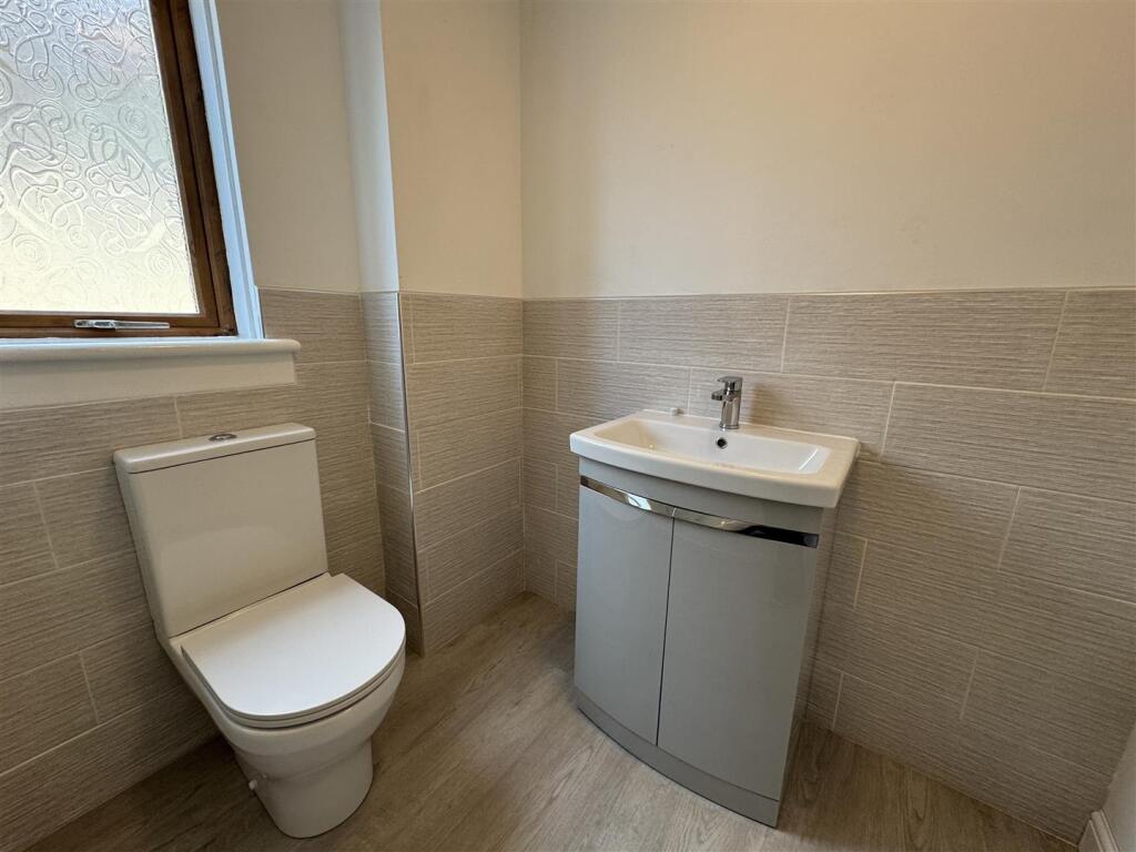 SHOWER ROOM 2.JPG