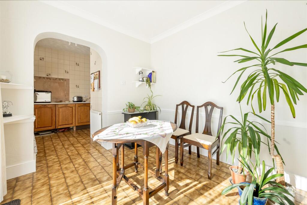Larkswood Road E4