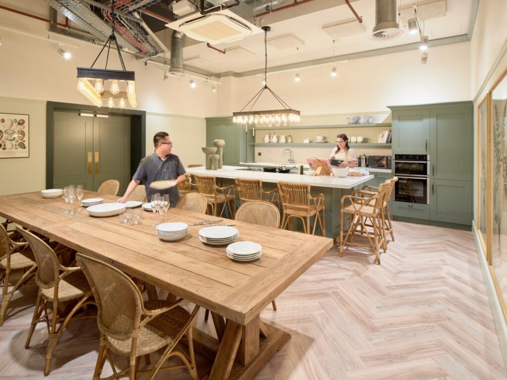 NewVictoria202309...