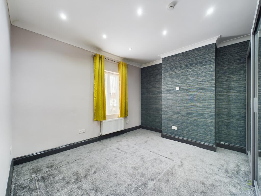 CAM01834G0-PR0204-STILL004