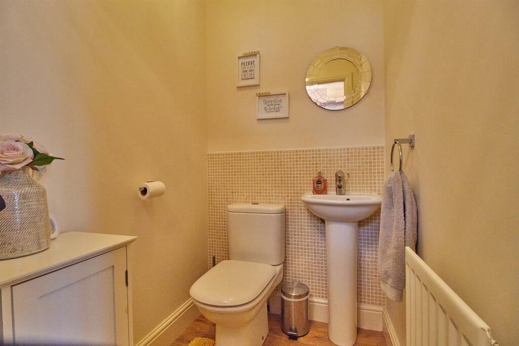 SEPARATE WC