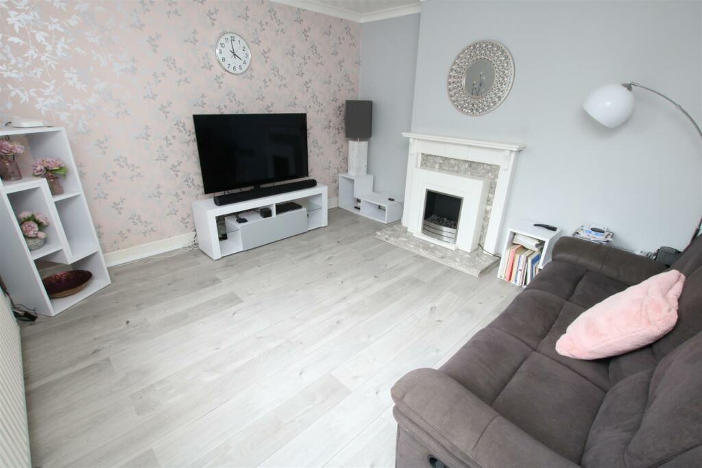 SEPARATE LOUNGE