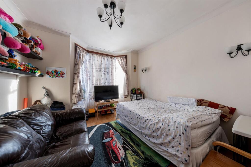 Queen Elizabeth Road, E17