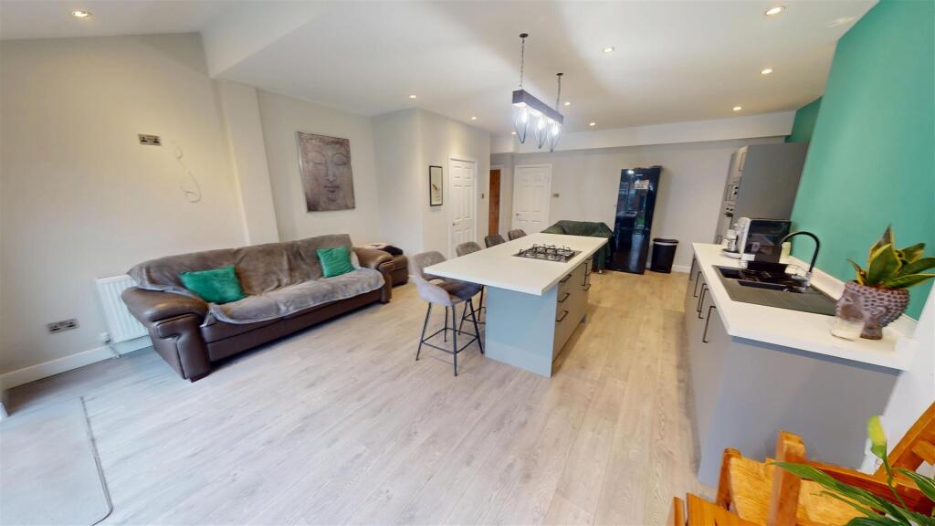 Cross Pit Lane Kitchen