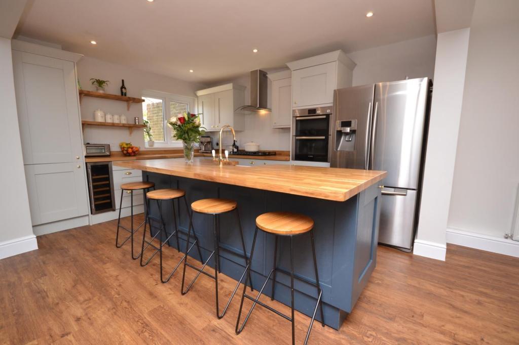 kitchen / breakfast 