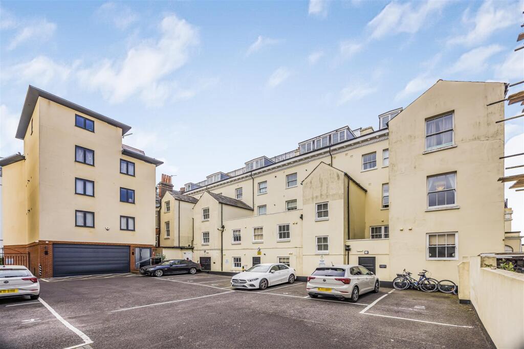 5 Clearwater Apartments, South Parade, Southsea-Po