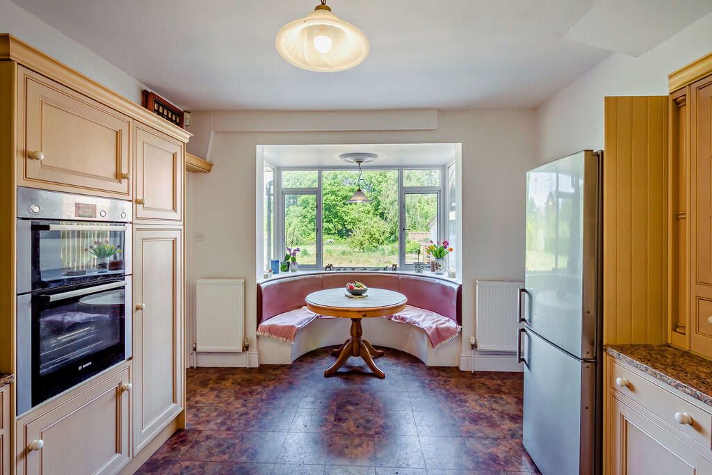 8647466-interior1...