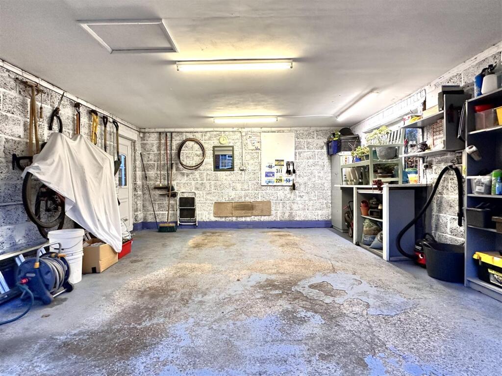 Double Garage Internal 620