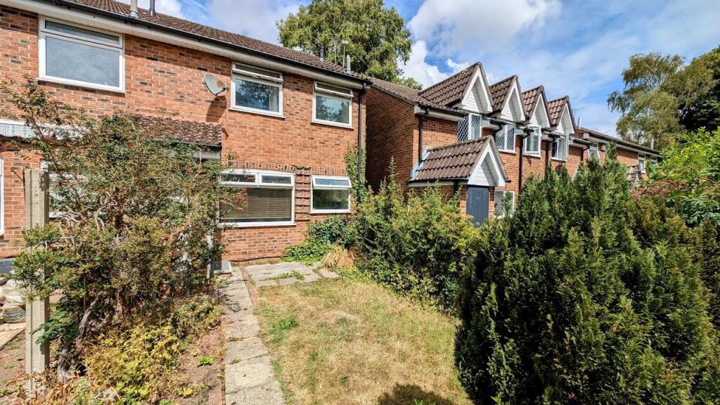 61 Canterbury Close front shot 1.jpg