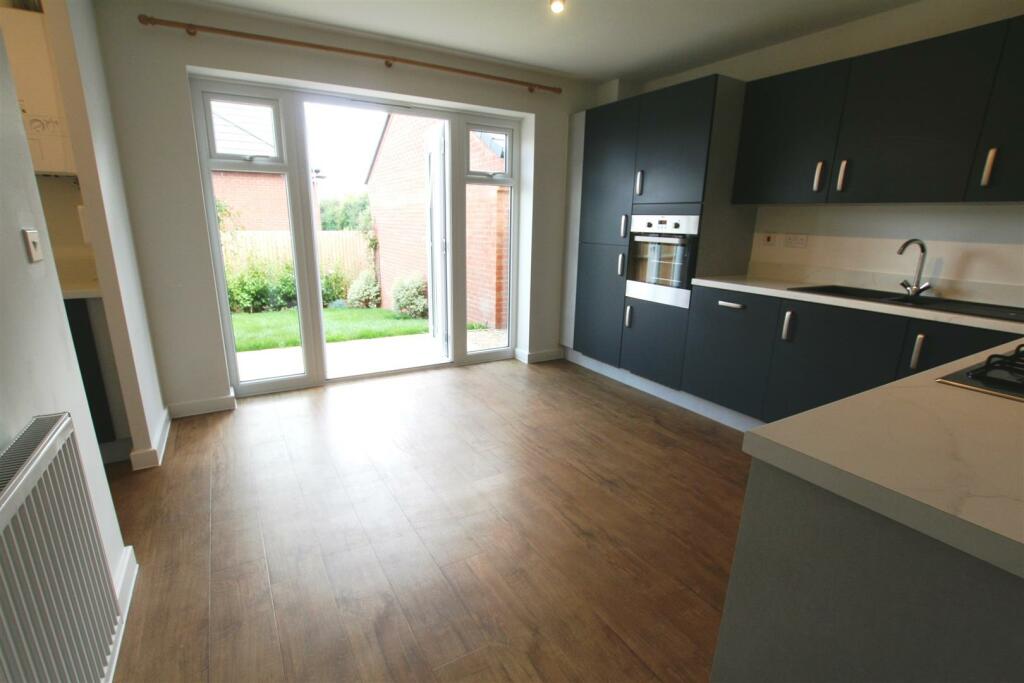 wrendaledrive,31kitchen2.JPG