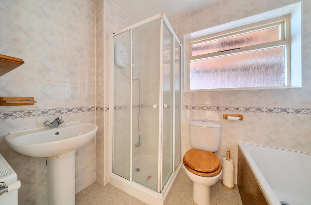 1304198-9-683f3db...