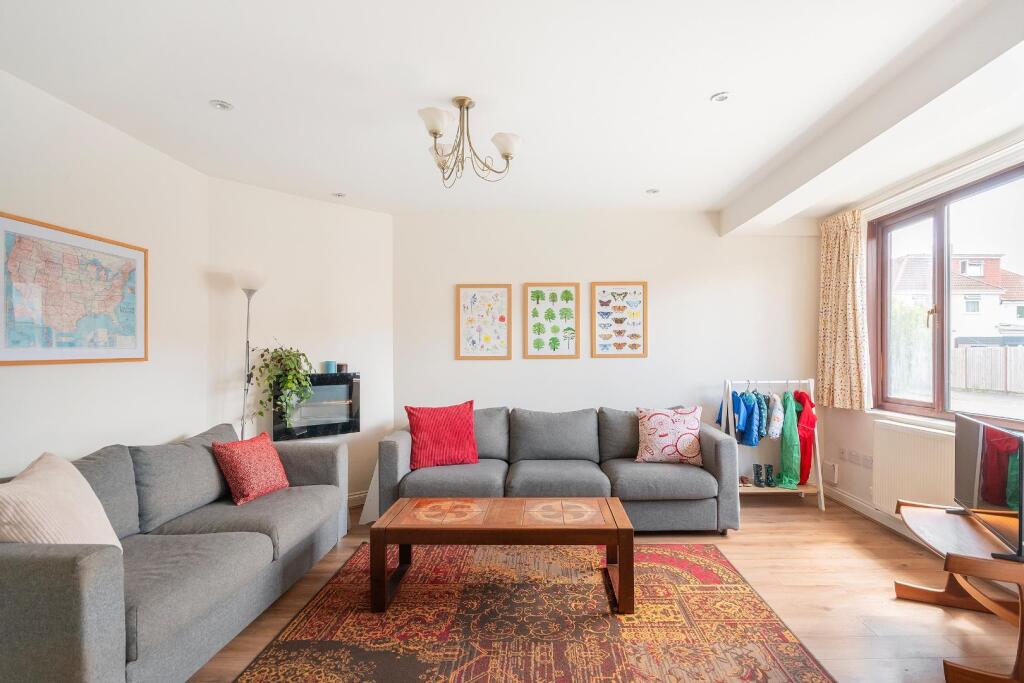 0S4RAV - Living Room D.jpg