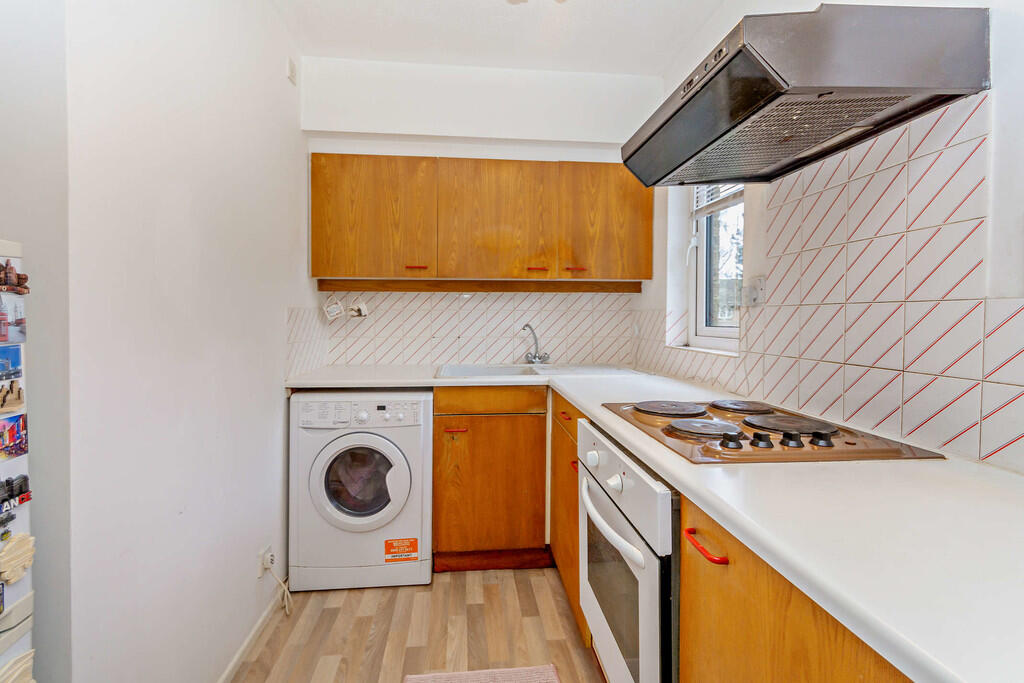 8634818-interior1...