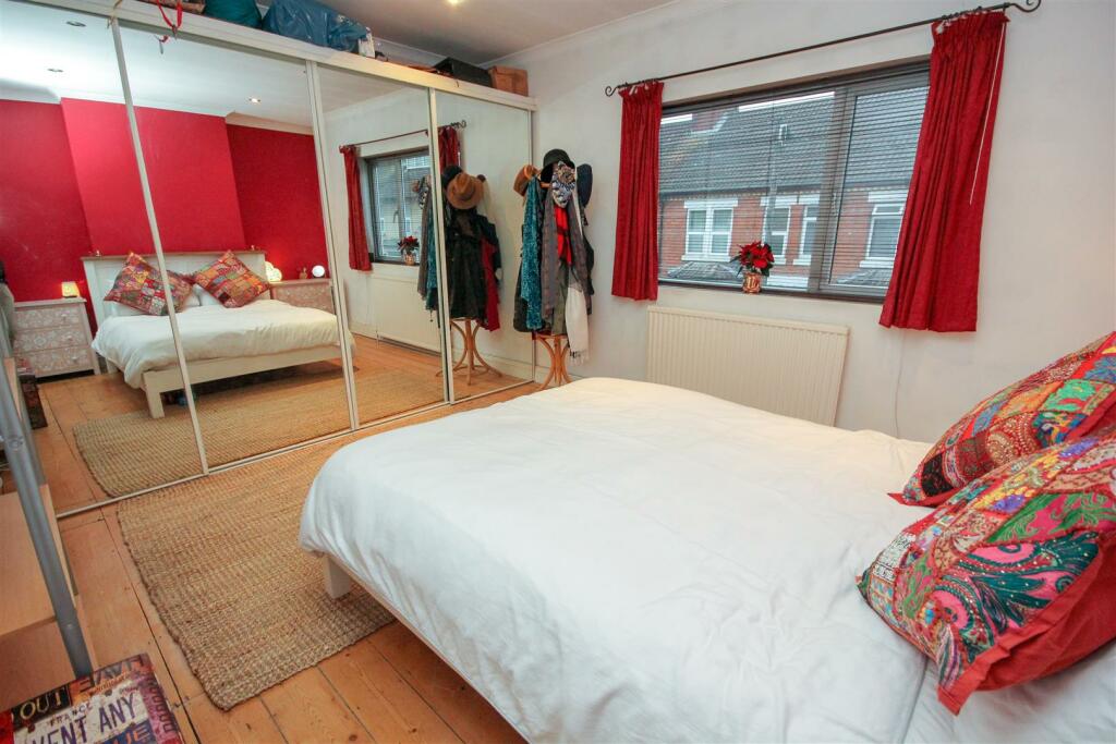 Master Bedroom..jpg