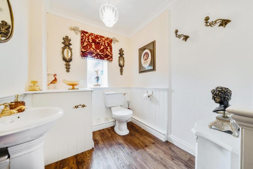 W.C. (former shower room).jpg