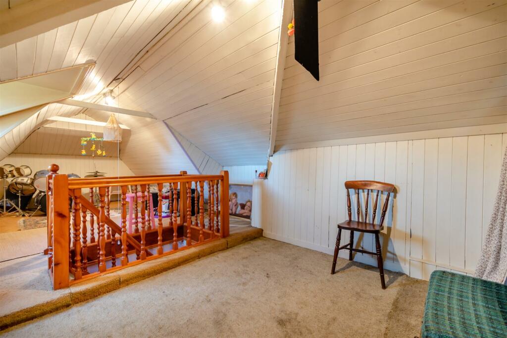 8584128-interior31.jpg