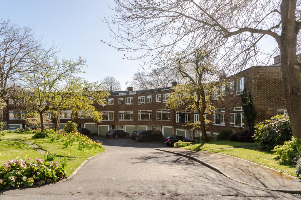 272715 - 75 Hall Drive-2.jpg