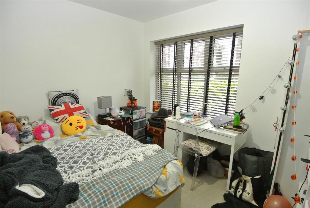 Bedroom 2.JPG