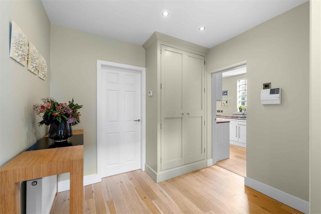 5 Banks Crescent-01.jpg