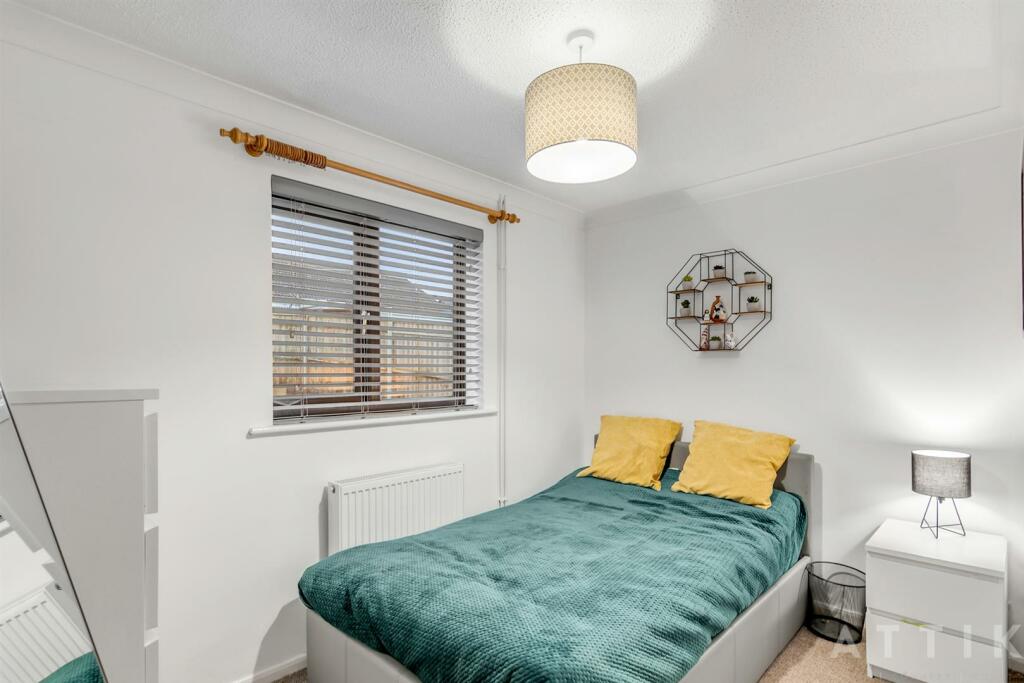 93 Dukes Drive Halesworth IP19 8TJ (11).jpg