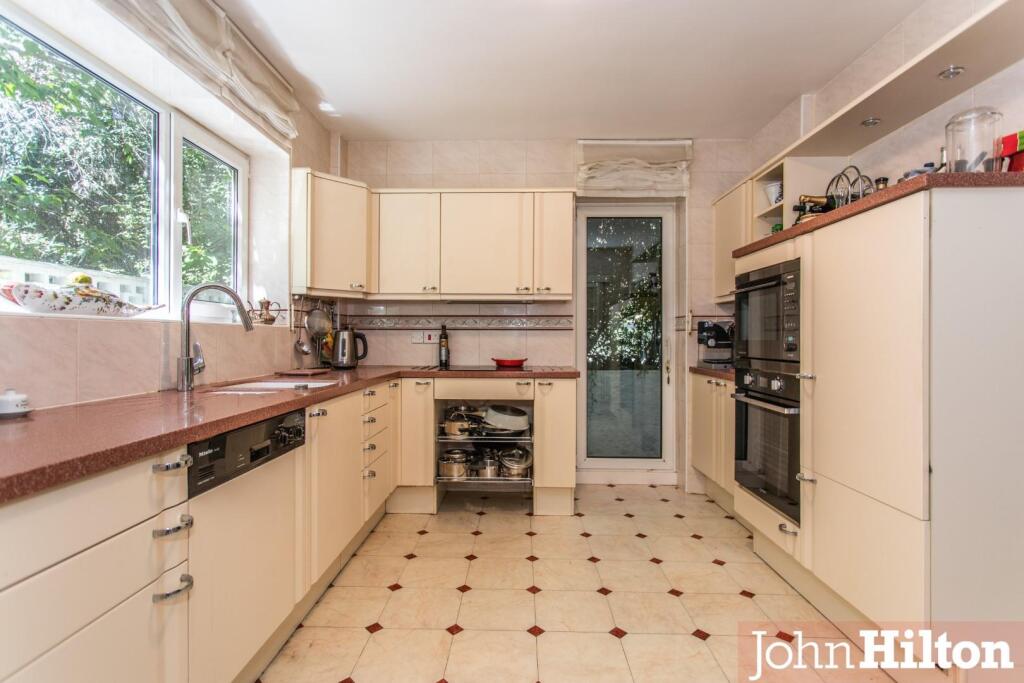 The Vale-52-Kitchen.jpg