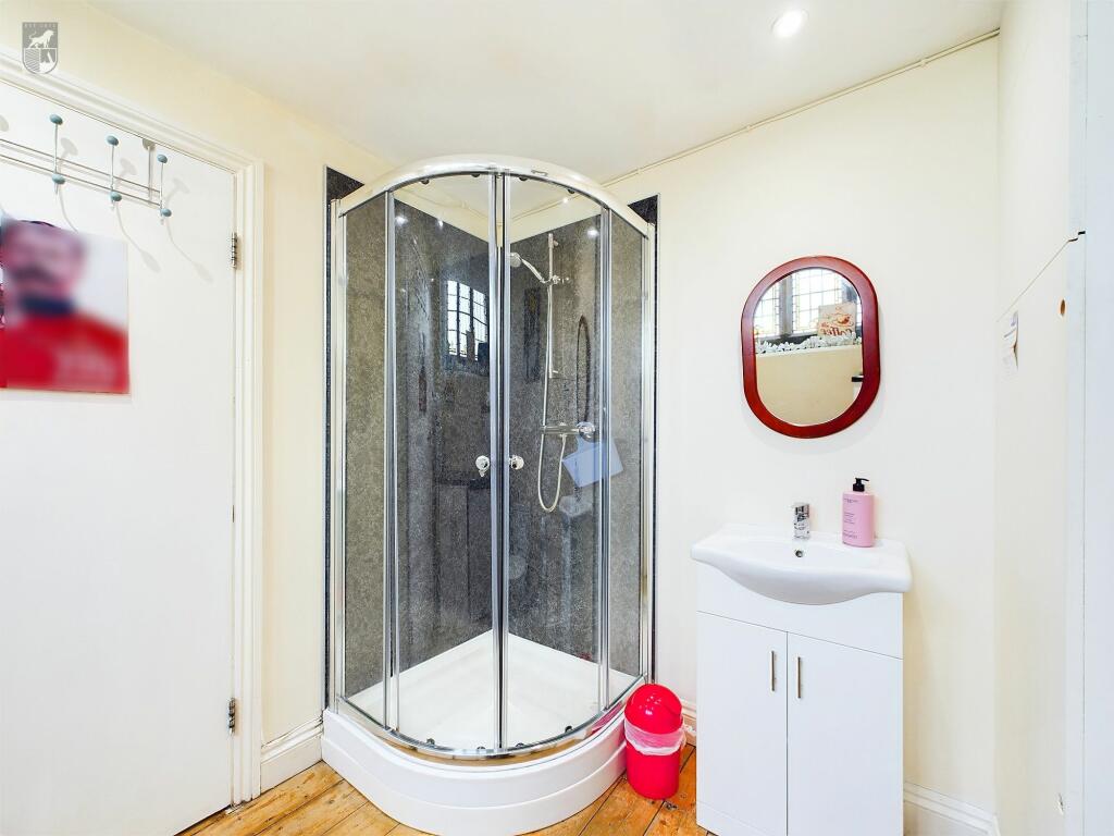 Utility/Shower Room