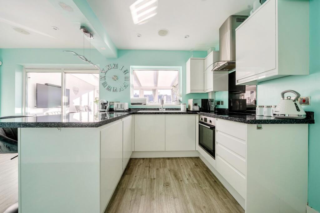 1383886-4-691f00072460e - Copy.jpg