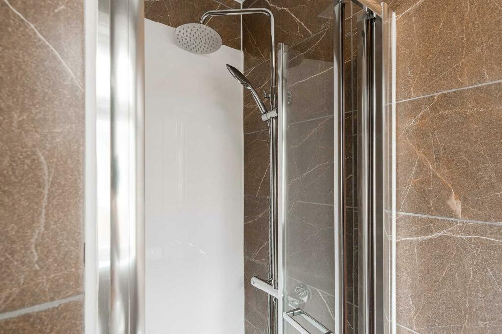 Flat 5, 23 Chestnut Avenue North-3.JPG