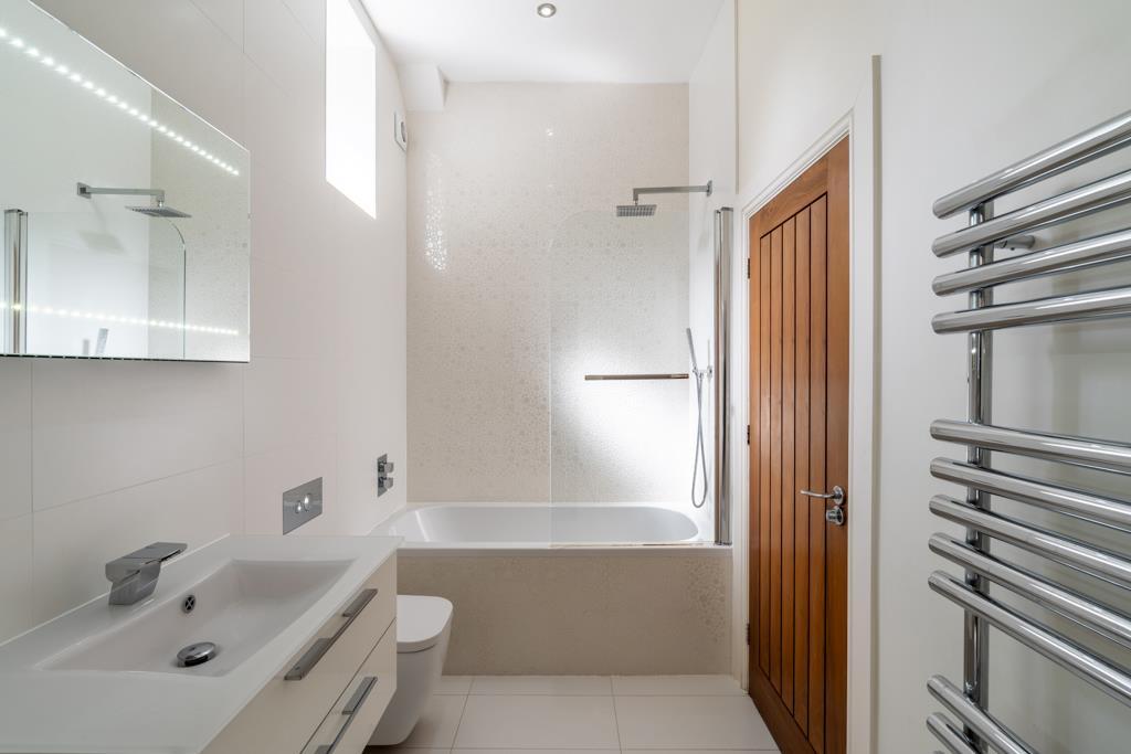Jack-and-Jill En-Suite